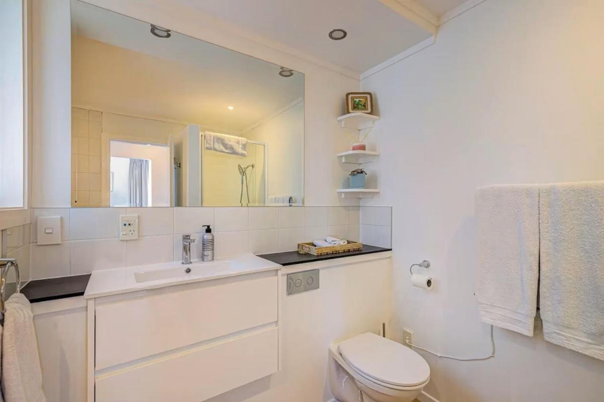 Oceanfront Escape Apartment Уелингтън Екстериор снимка