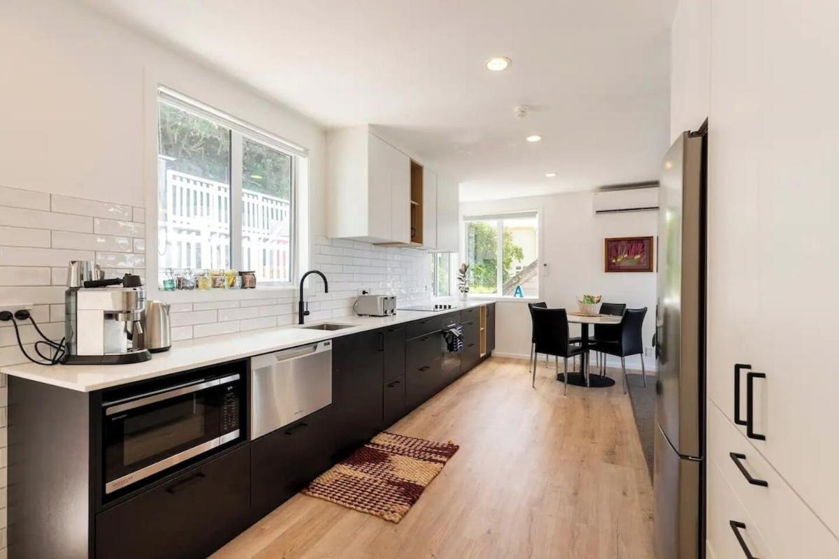 Oceanfront Escape Apartment Уелингтън Екстериор снимка